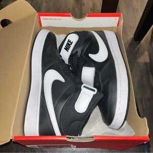 Nike Court Borough Mid2 Black/white  Youth Size 6 /CD7782–010 NWB